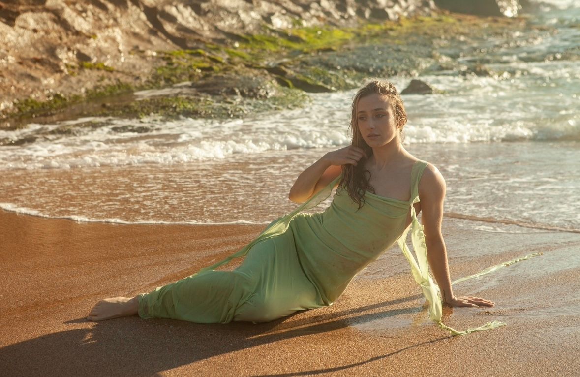 Editorial — Beach (Yulia Isaieva)